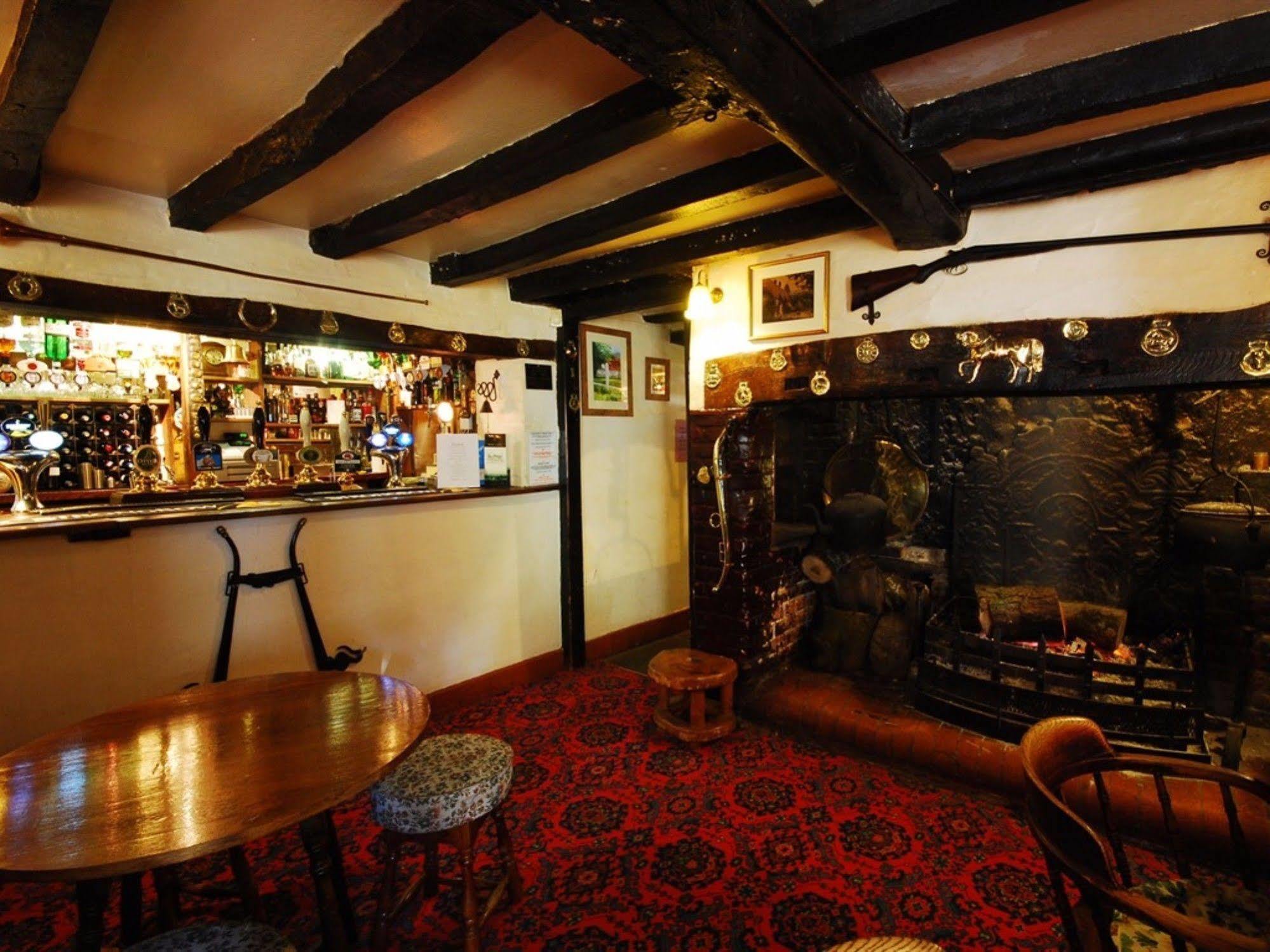 The Hatchet Inn Chute ภายนอก รูปภาพ